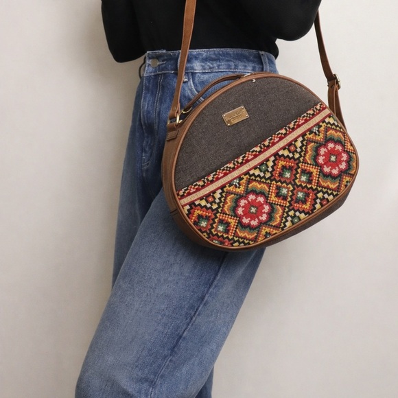 Belo Horizonte Handbags - Belo Horizonte Since 1965 Embroidered Artisan Round Bag